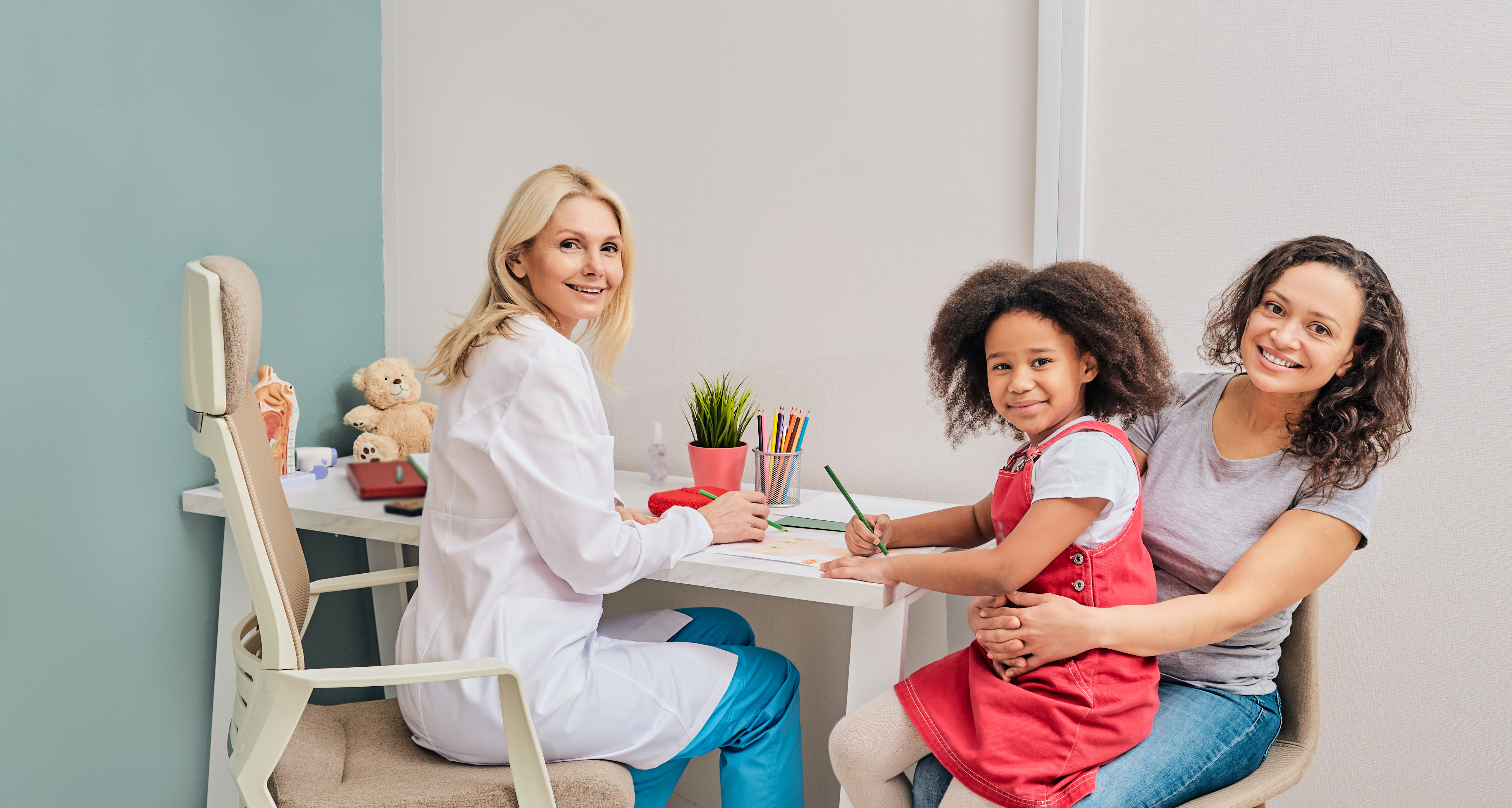Child draws a picture during a psychotherapy session.