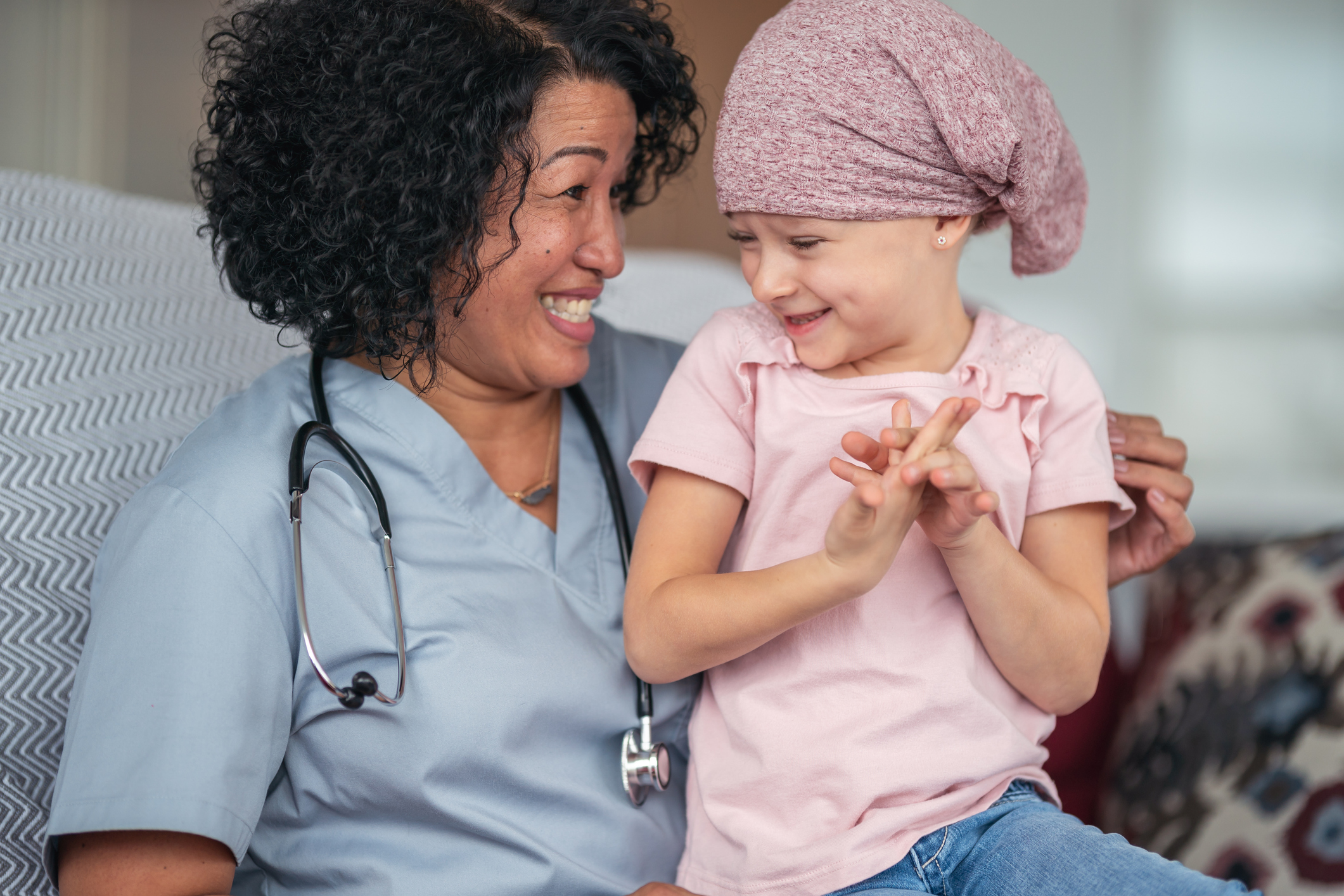 Kind doctor comforts girl with cancer