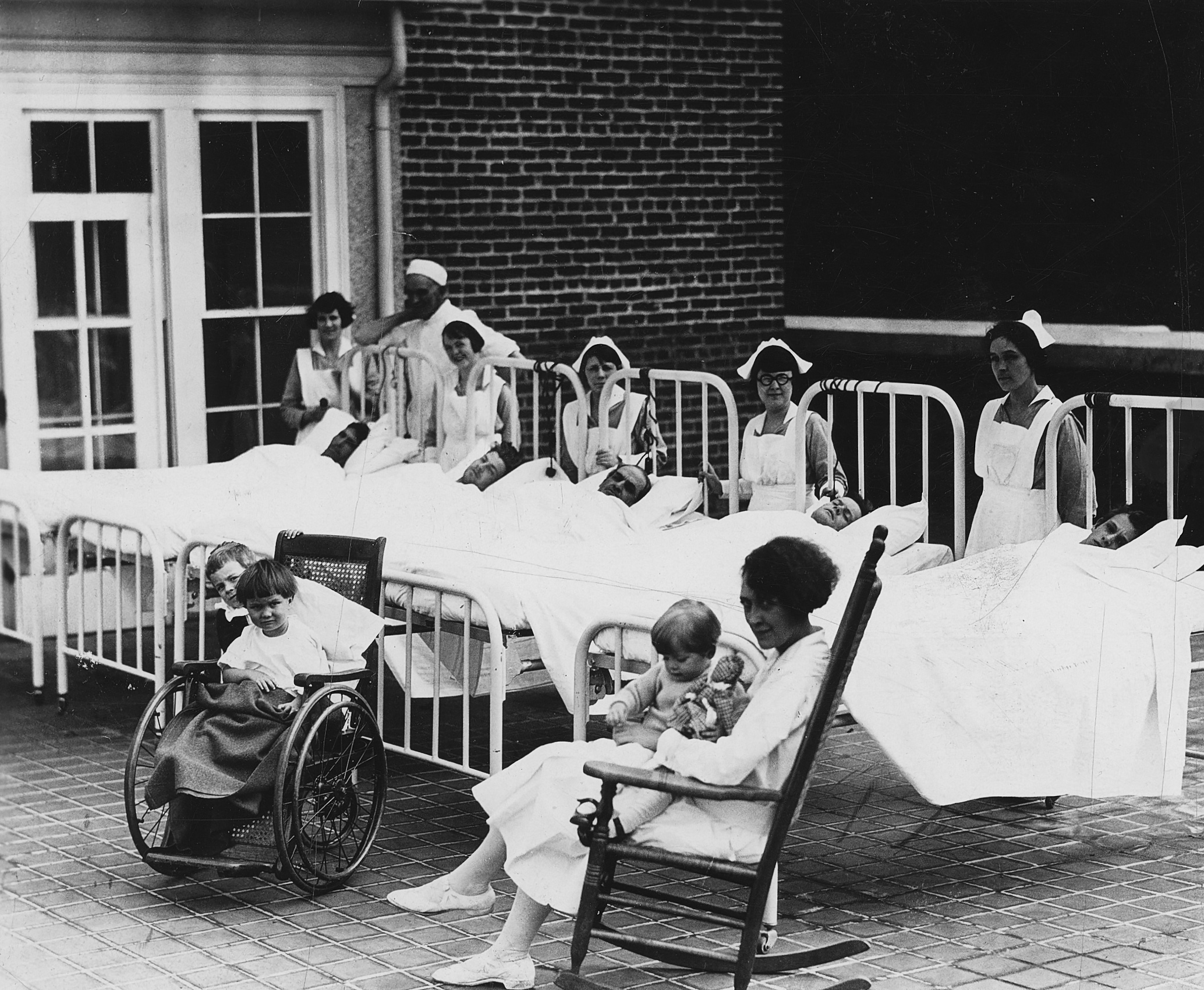 Picture from 1945 of patients outside roof area patio