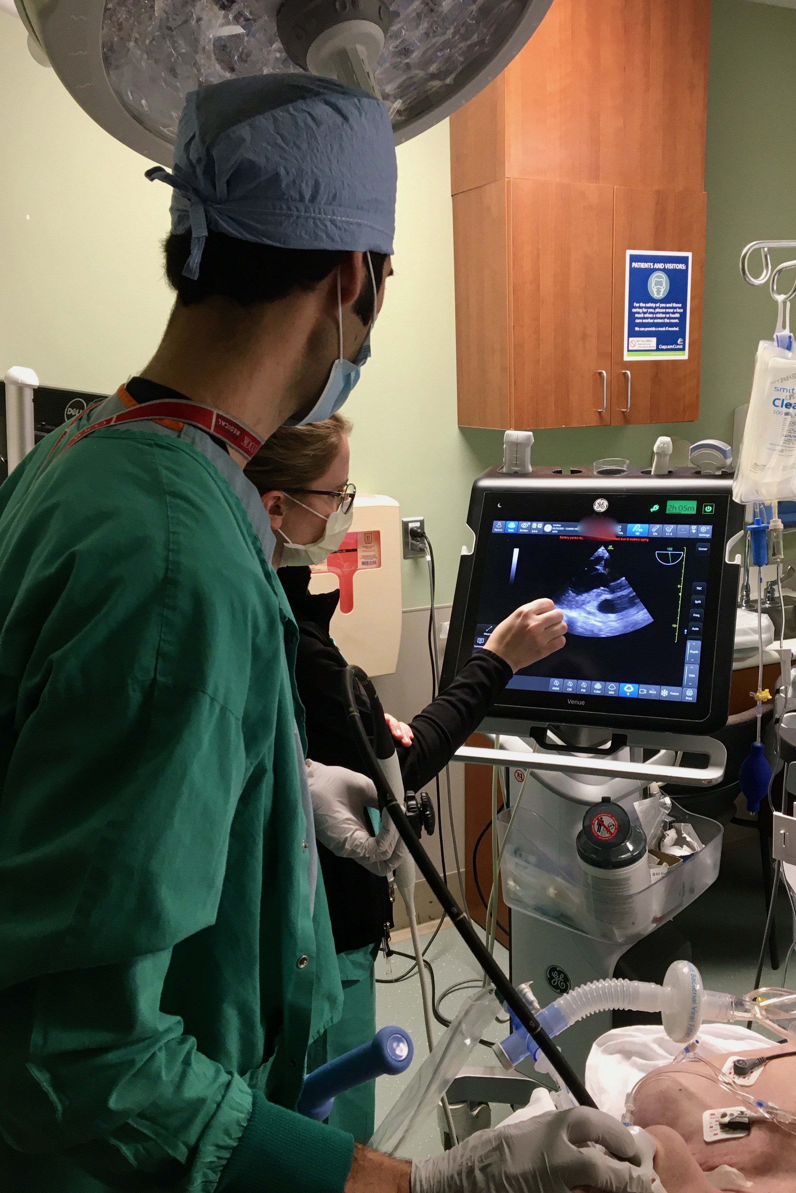 US Faculty Dr. Jon Nogueira performing and teaching resuscitative TEE at the bedside