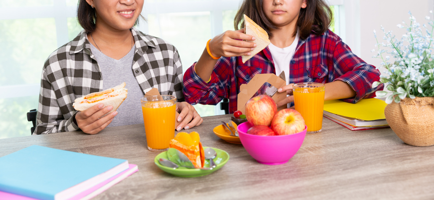 two women eating lunch